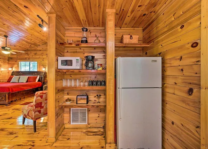 Ideally Located Broken Bow Cabin - Private Hot Tub