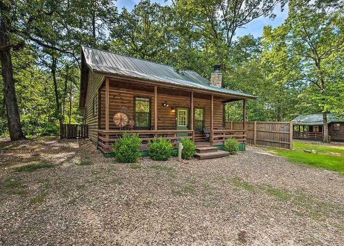 Ideally Located Broken Bow Cabin - Private Hot Tub
