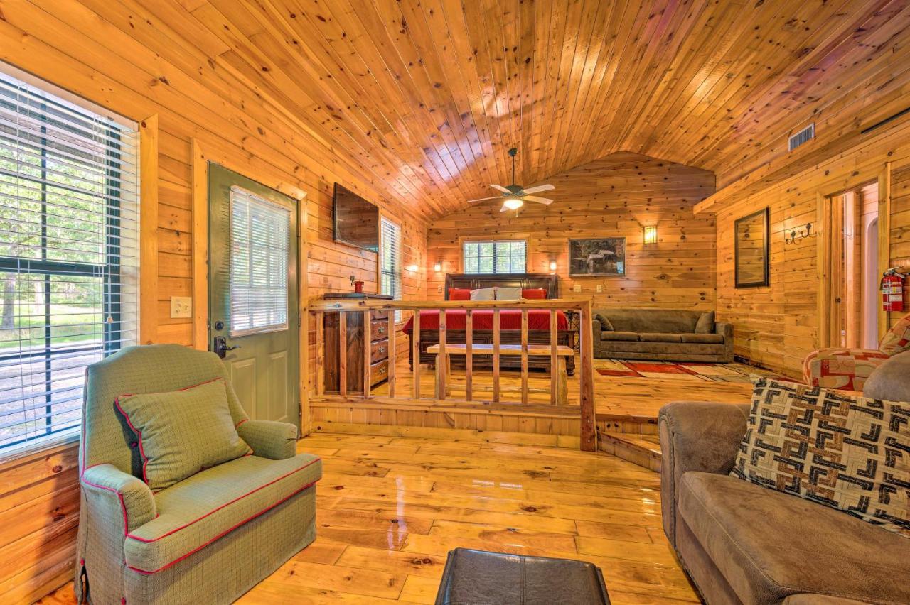 Ideally Located - Private Hot Tub *