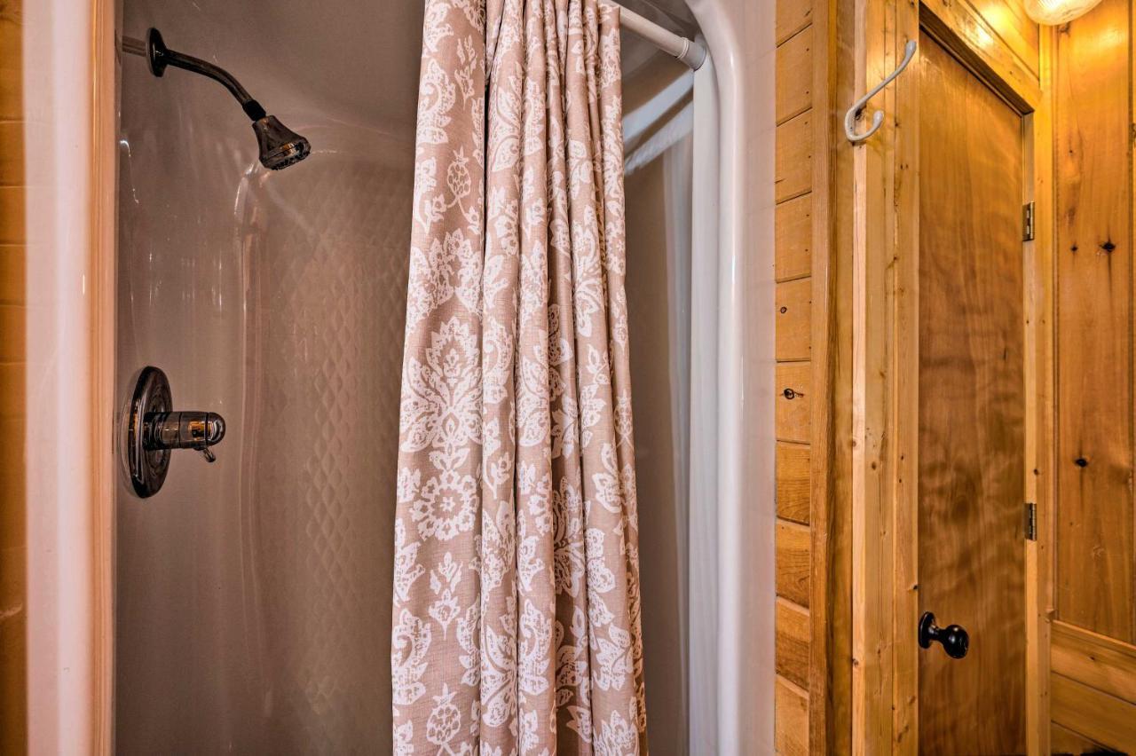 Ideally Located - Private Hot Tub
